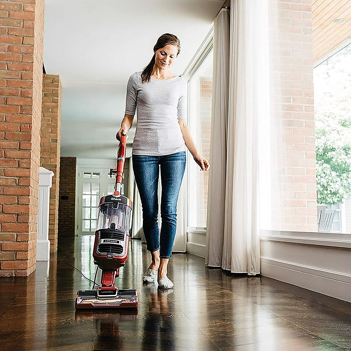 Shark - ZU561 - Navigator Bagless Corded Hepa Filter Carpet Sweeper