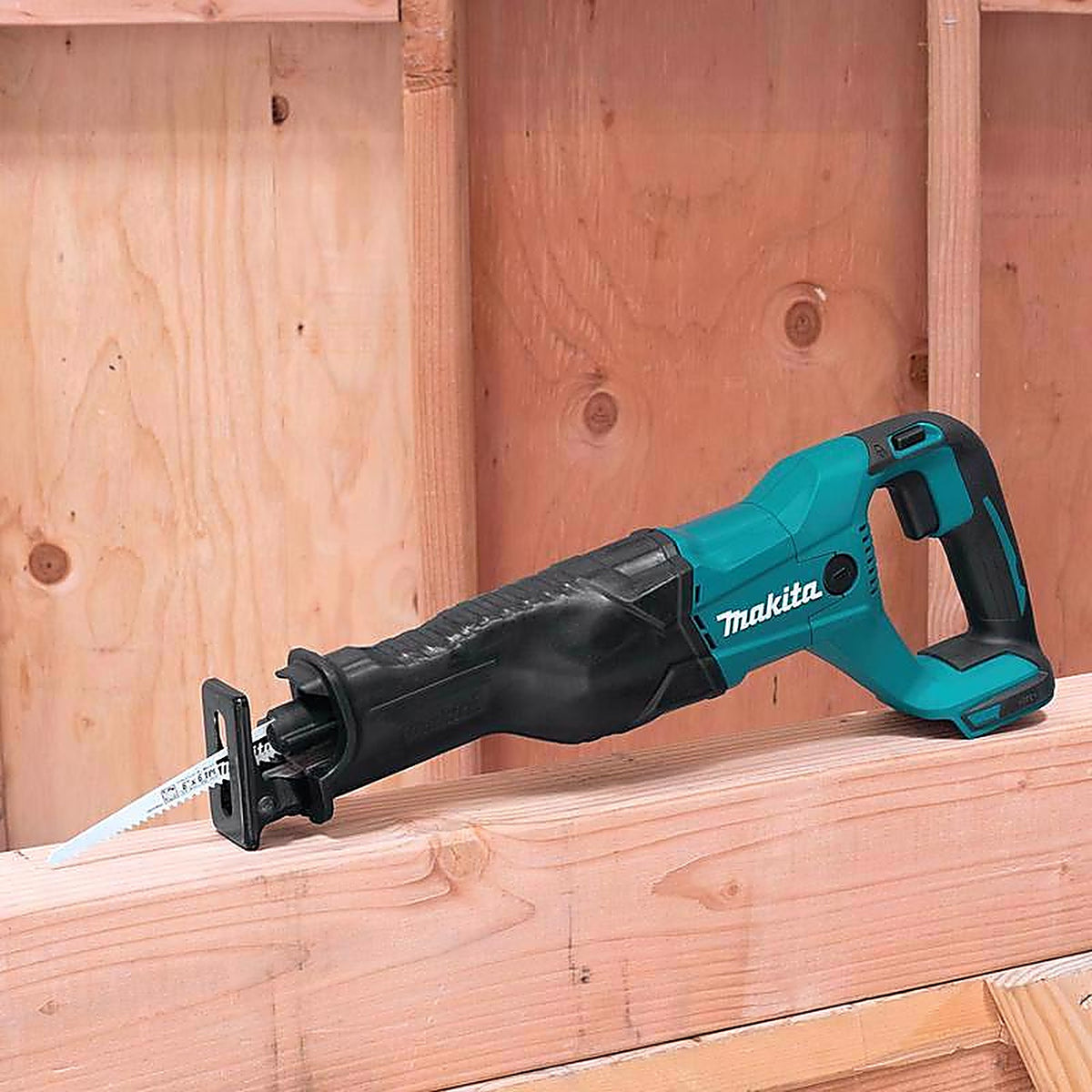 Makita - XRJ04Z - 18V Lxt Cordless Brushed Reciprocating Saw Tool Only