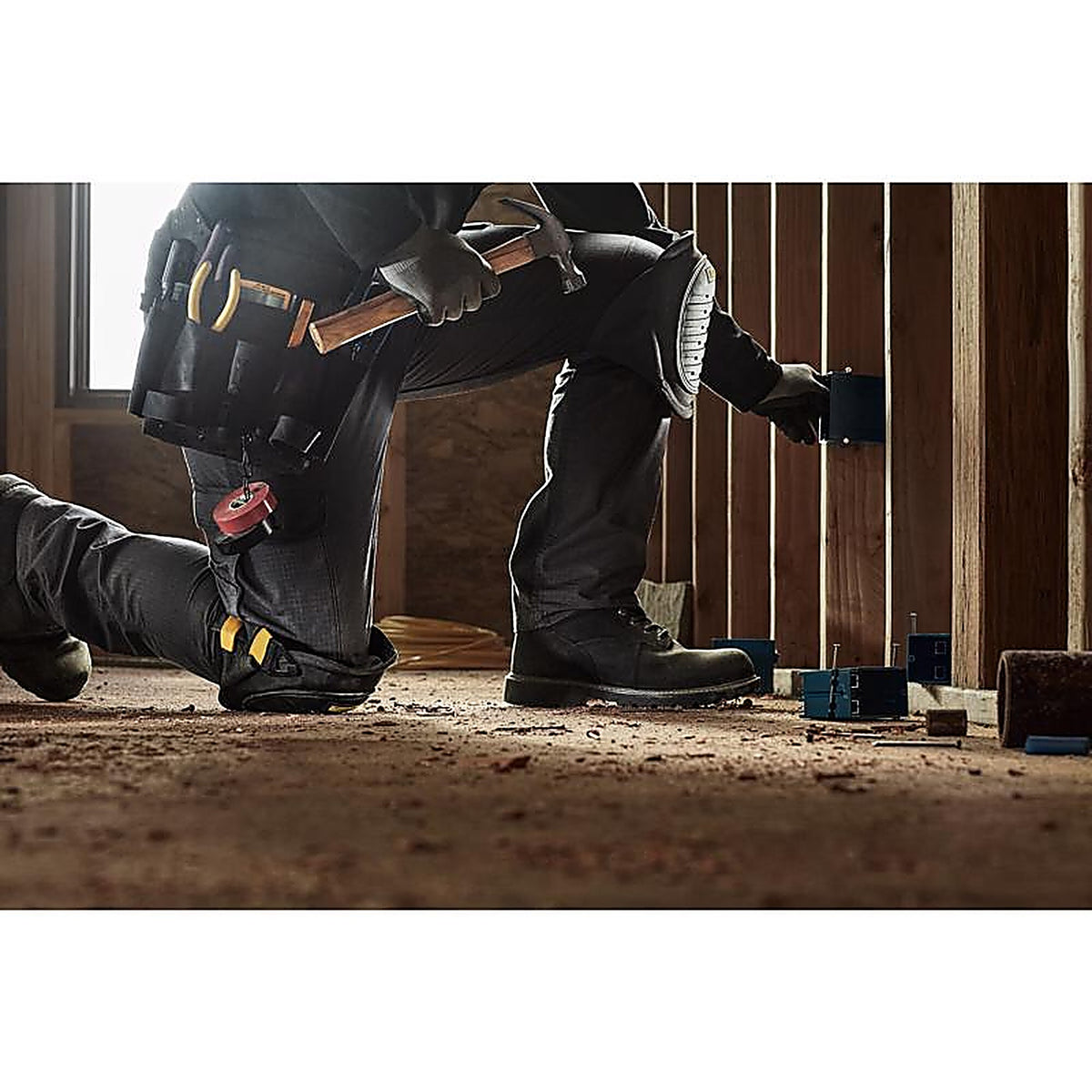 DeWalt - DWST590013 - 9.3 In. L X 7.25 In. W Gel Foam Hard Shell Knee Pads Black/Yellow One Size Fits All