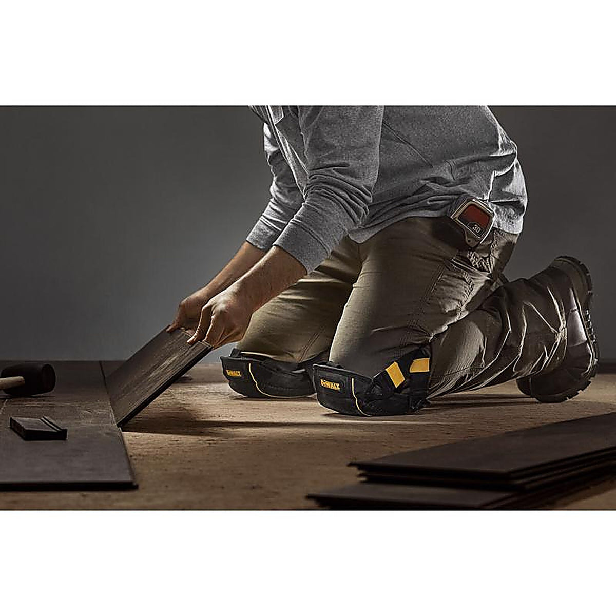 DeWalt - DWST590014 - 8.5 In. L X 7 In. W Gel Foam Flooring Knee Pads Black/Yellow One Size Fits All