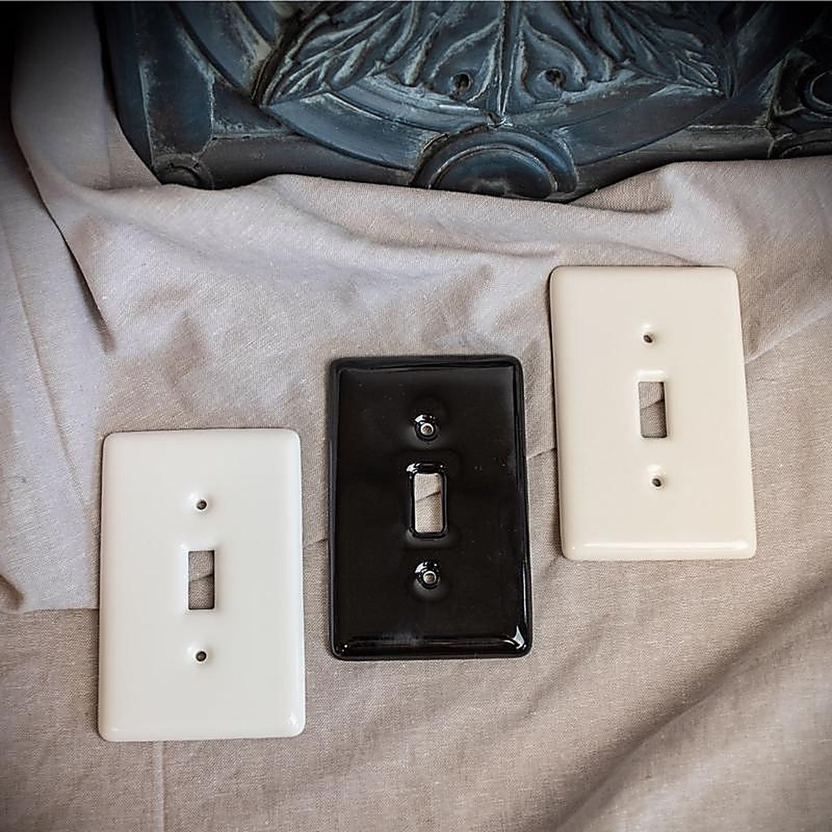 Amerelle 3000RW Metro White 1 gang Ceramic Rocker Wall Plate 1 pk