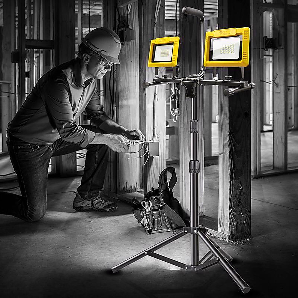 Feit Electric WORK6000XLTPLUG Pro Series 6000 lm LED Dual Power Tripod Work Light