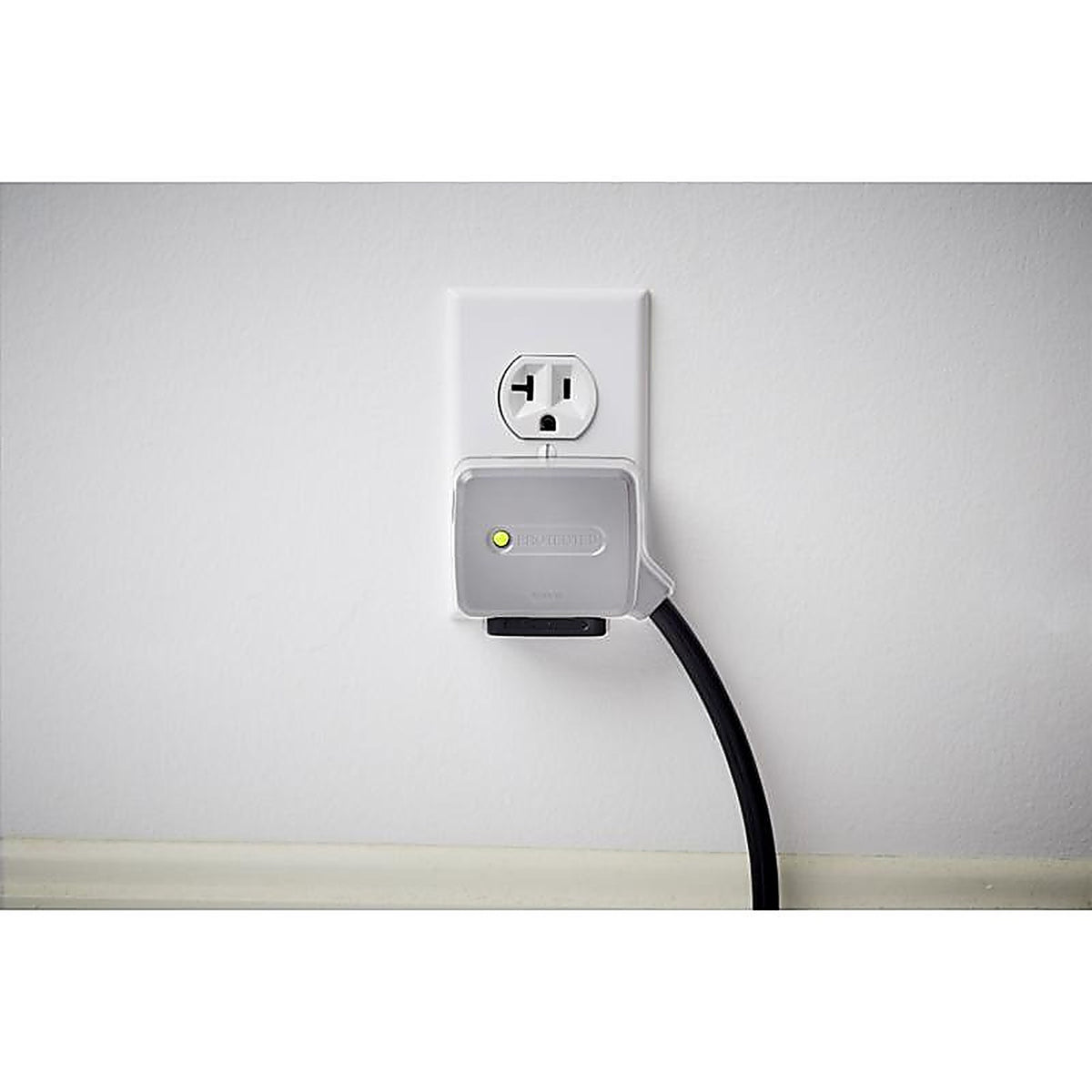 Charg - BE0100110000038 - 10 Ft. L 7 Outlets Power Strip with USB Ports White 1000 J