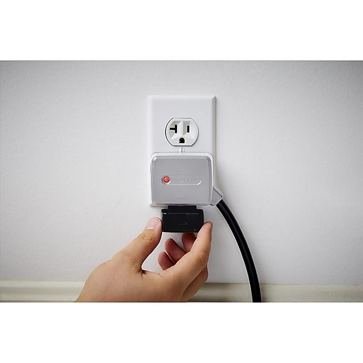 Charg - BE0100110000038 - 10 Ft. L 7 Outlets Power Strip with USB Ports White 1000 J