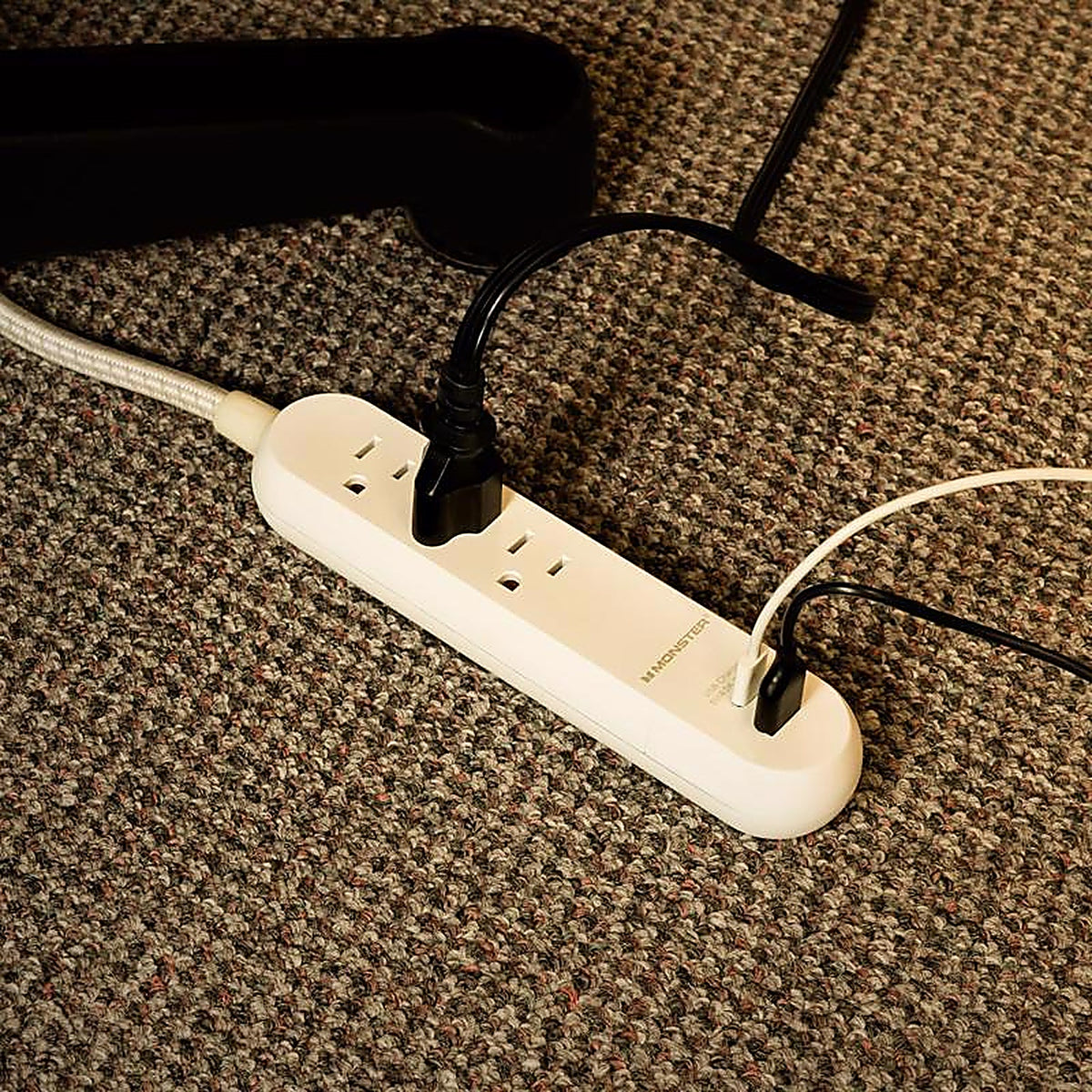 Monster - 1714 - 4 Ft. L 3 Outlets Power Strip with USB Ports White