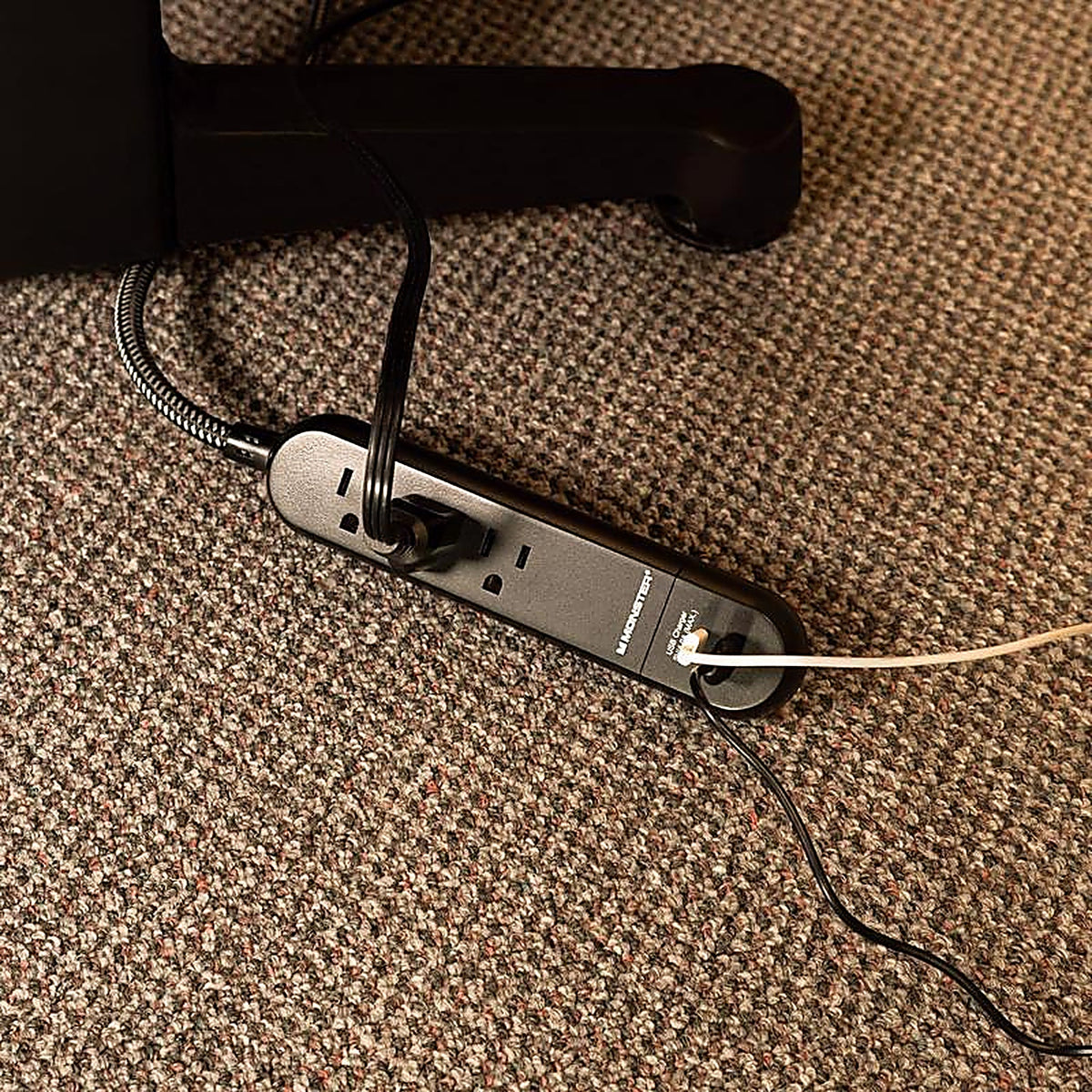 Monster - 1716 - 4 Ft. L 3 Outlets Power Strip with USB Ports Black