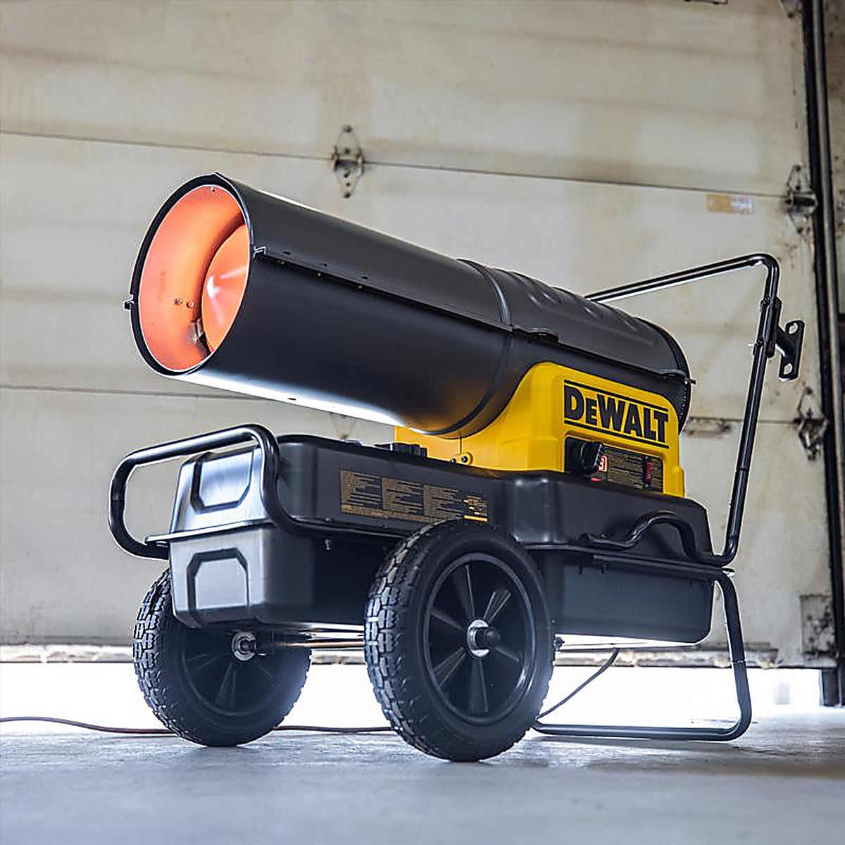 DeWalt F340768 135,000 Btu/h 3000 sq ft Forced Air Kerosene Heater