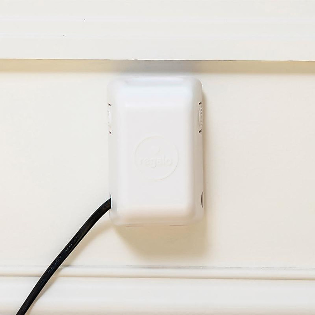Regalo - 6101 W - White Plastic Outlet Cover 2 Pack