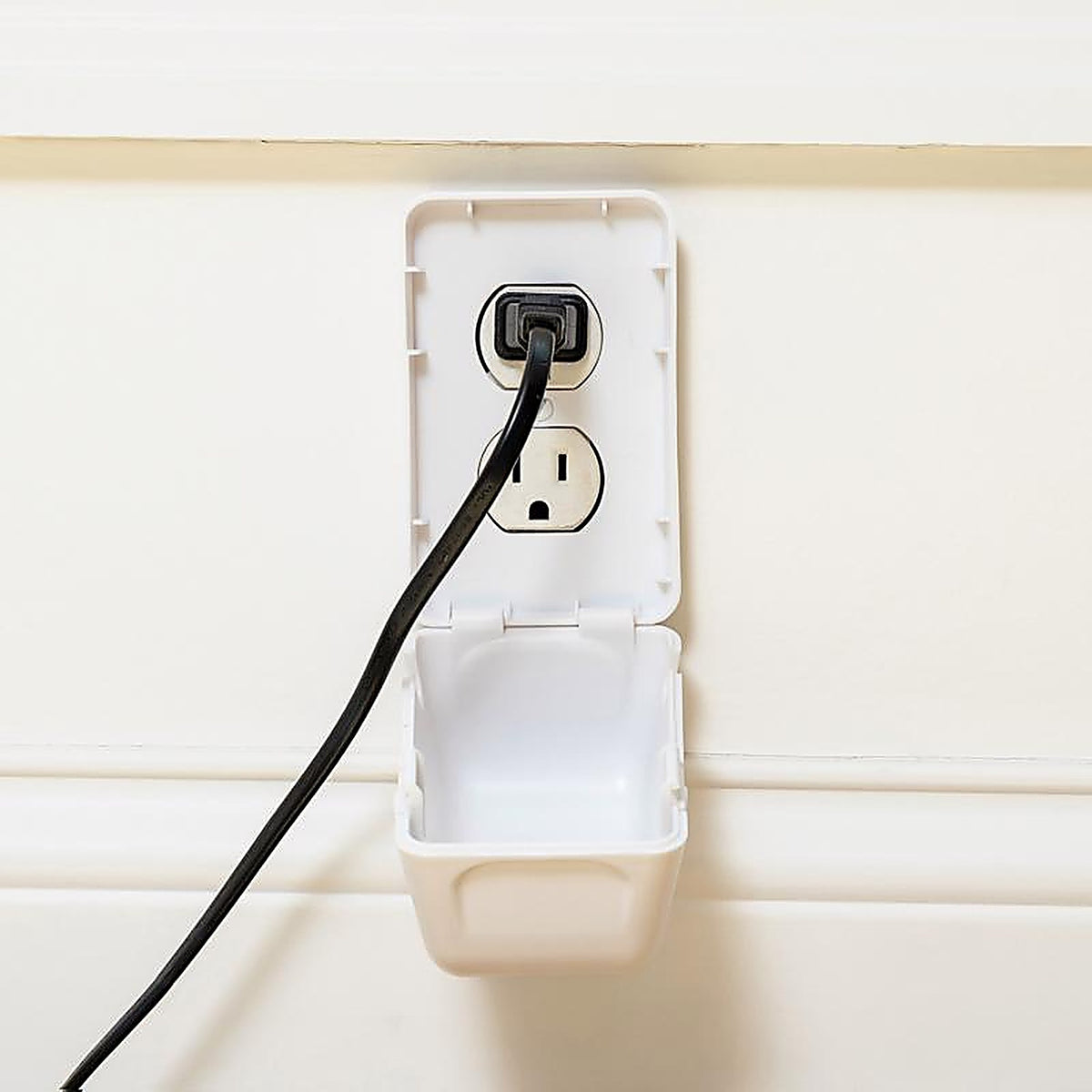 Regalo - 6101 W - White Plastic Outlet Cover 2 Pack