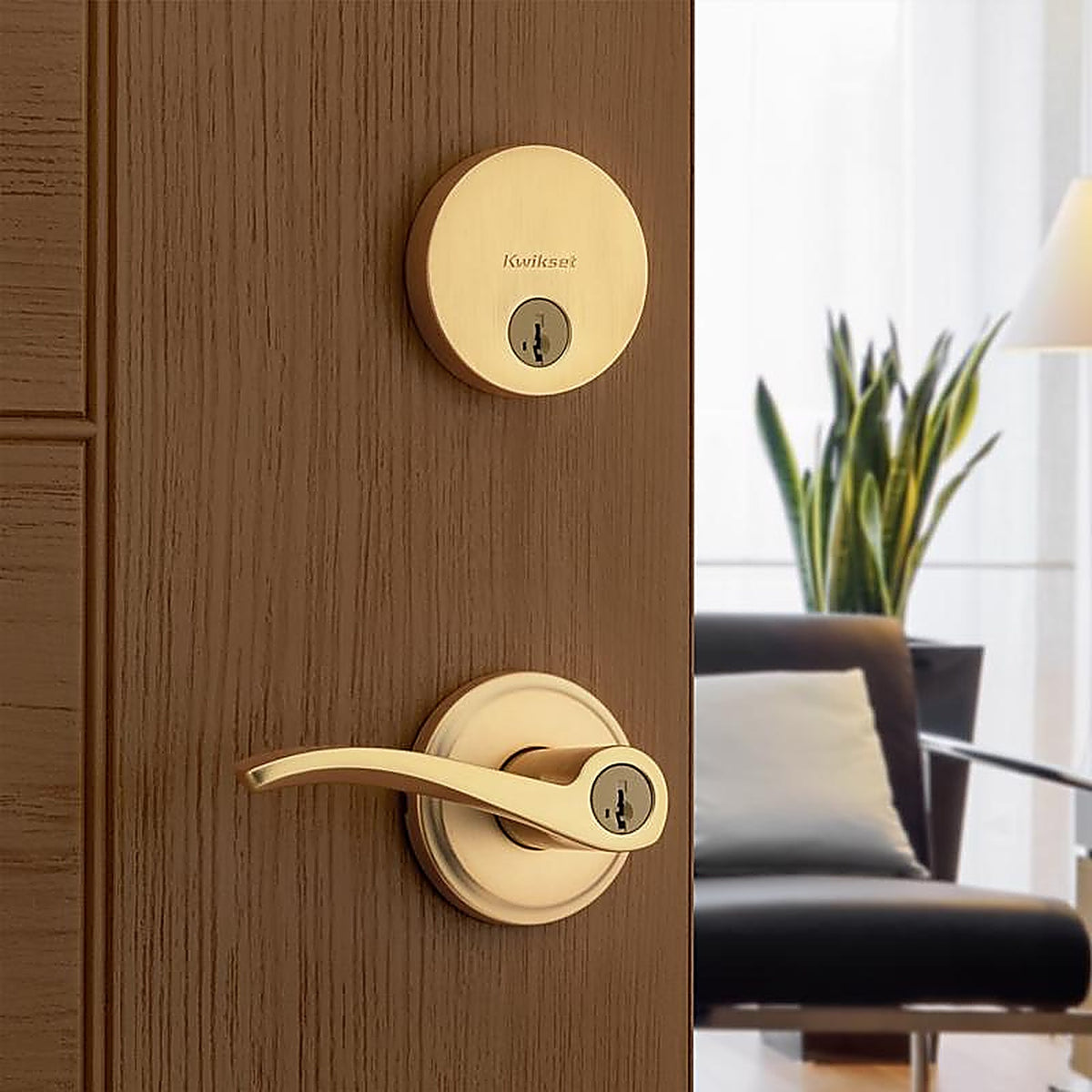 Kwikset - 99910-074 - Sedona Transitional Satin Brass Lever and Single Cylinder Deadbolt Kw1 1-3/4 In.