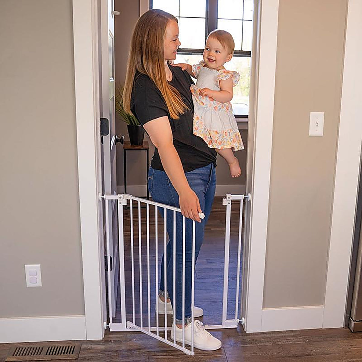 North States - 5502 - White Metal Expandable Baby Gate 1 Pack