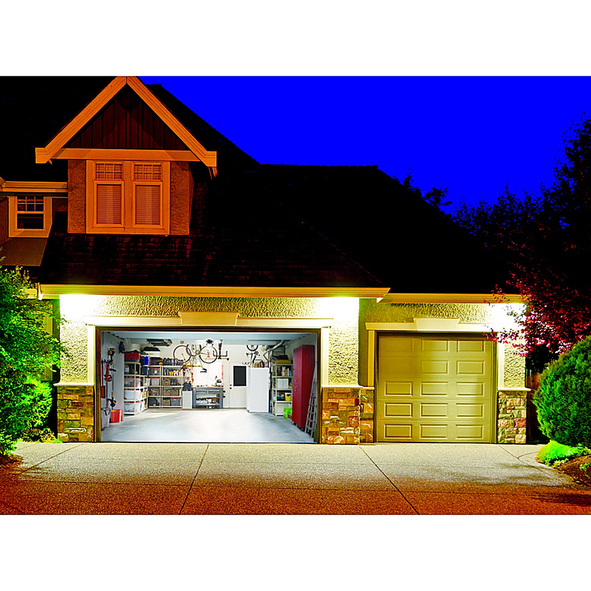 Beyond Bright - BEBR-MC4 - LED Garage Light Plastic 1 Pack