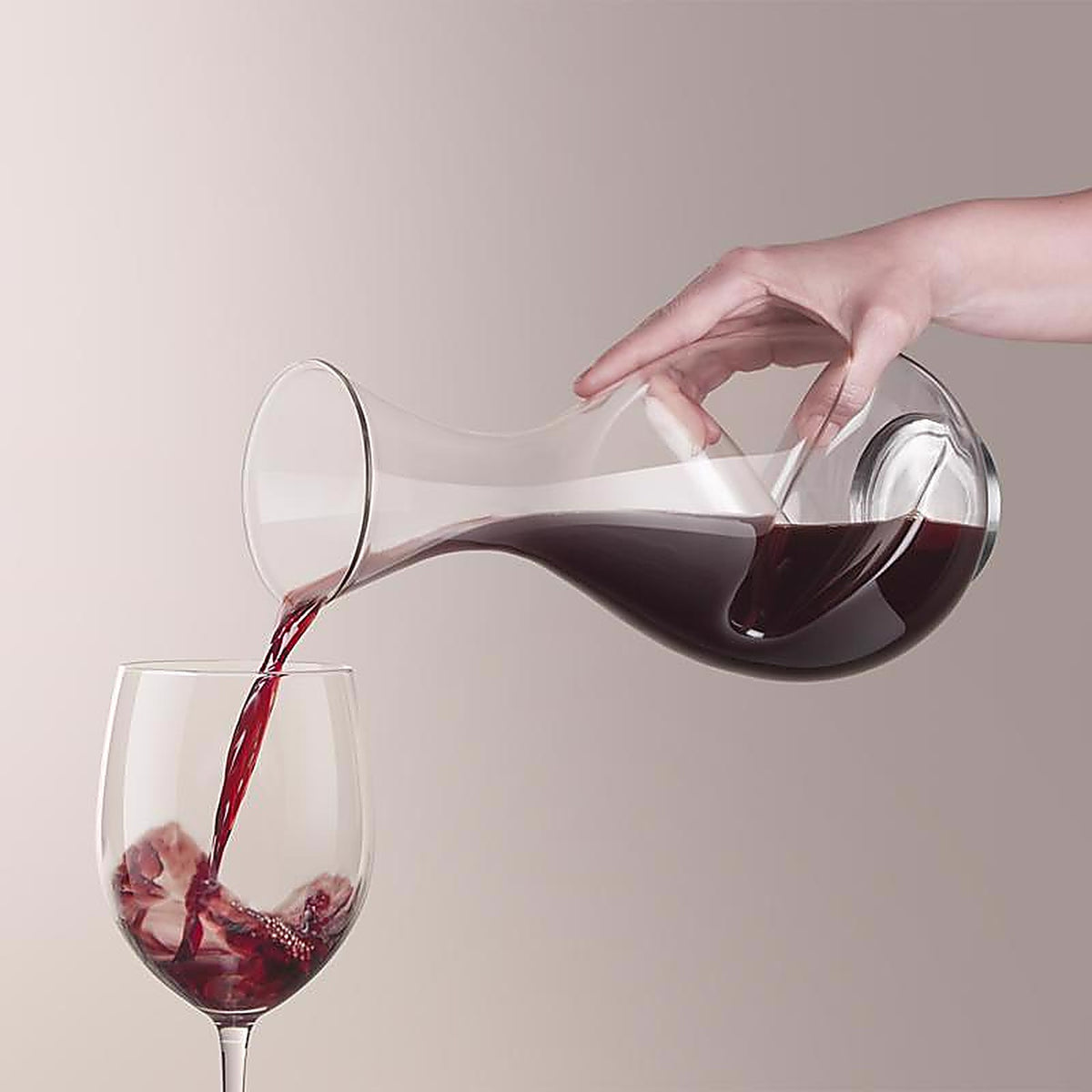 Final Touch WDA650 25.4 oz Clear Glass/Stainless Steel Aerating Wine Pourer