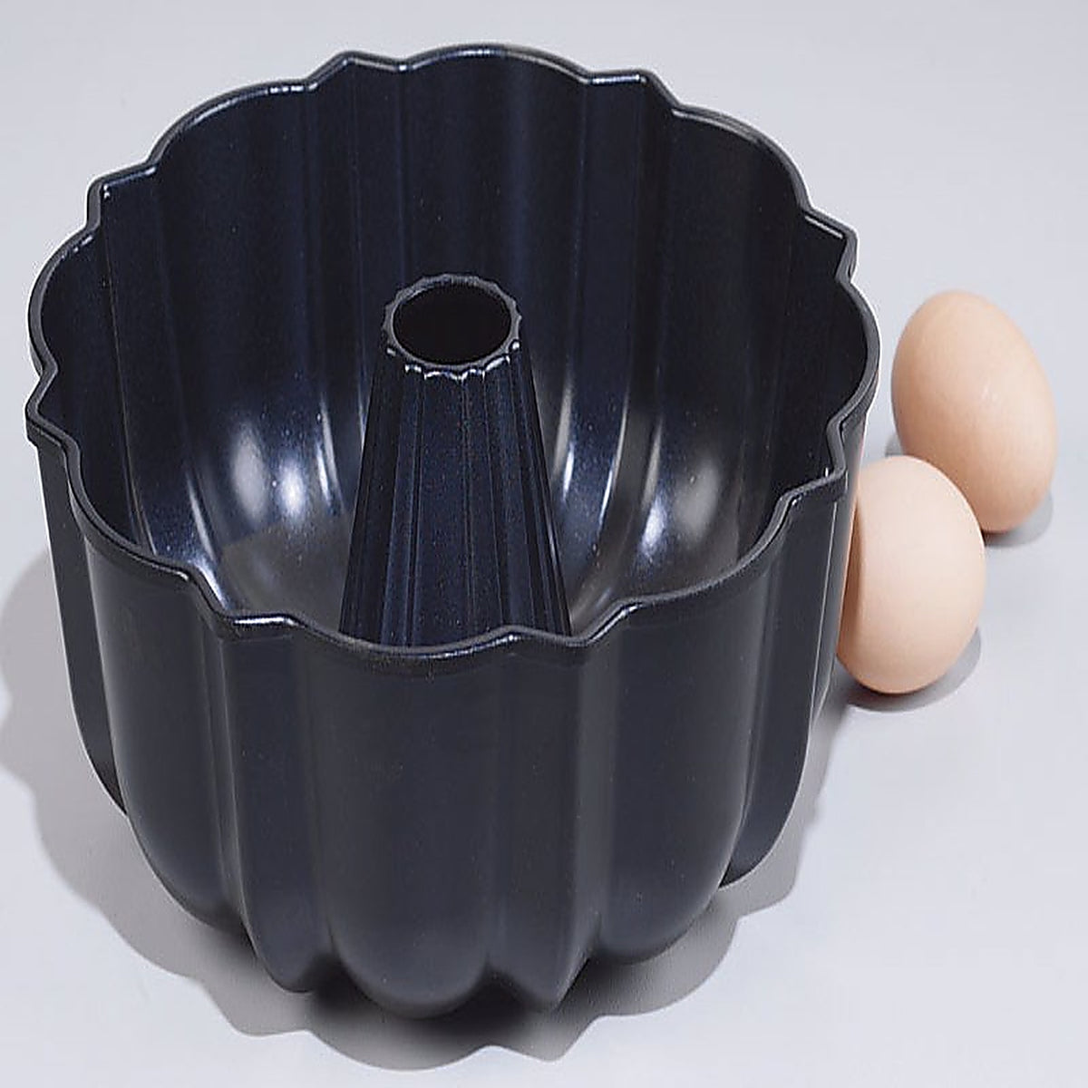 Nordic Ware 50124 10.38 in. W X 10.38 in. L Cake Pan 1