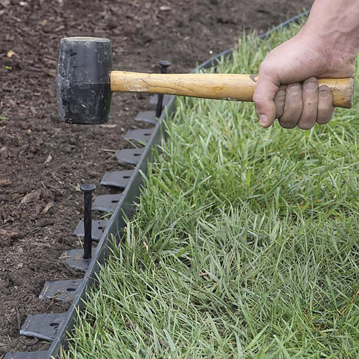 Easy Track 3000-20-6 EasyFlex 20 ft. L Plastic Black Landscape Edging Kit