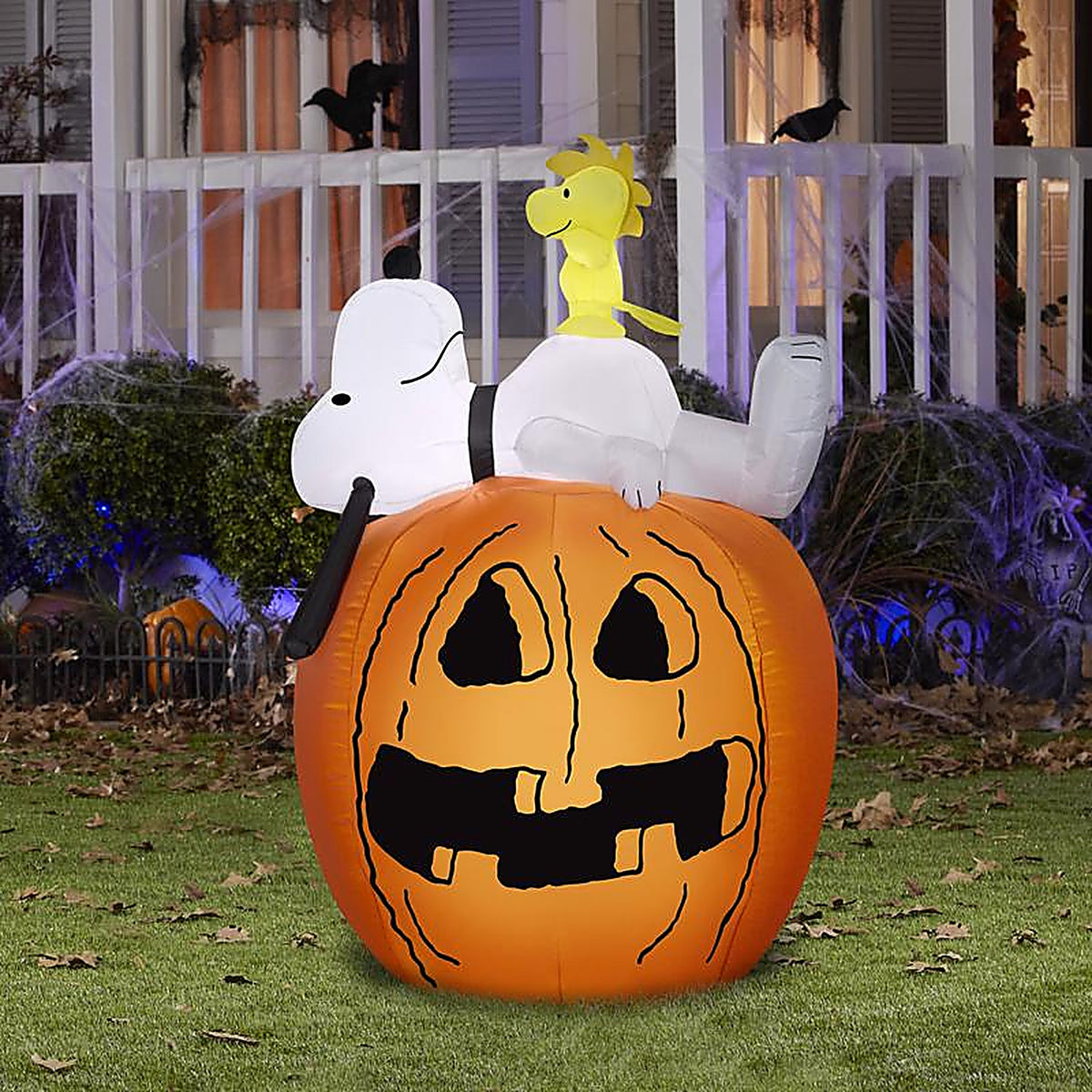 Gemmy - 73950 - 4.5 Ft. Prelit Snoopy and Woodstock on Jack-O-Lantern Inflatable