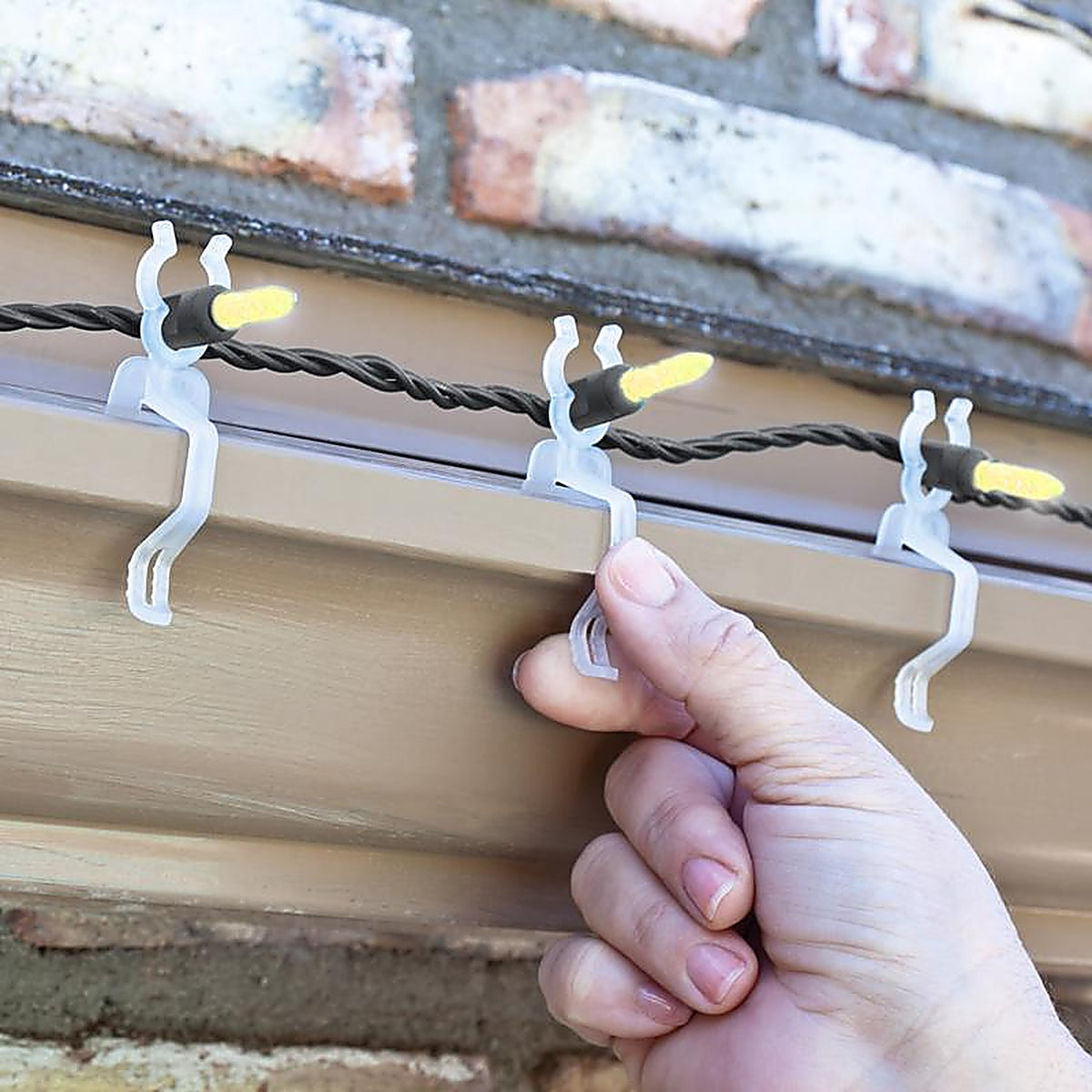 Simple Living Solutions - 712150-1 - Universal Light Clips 150 Pack