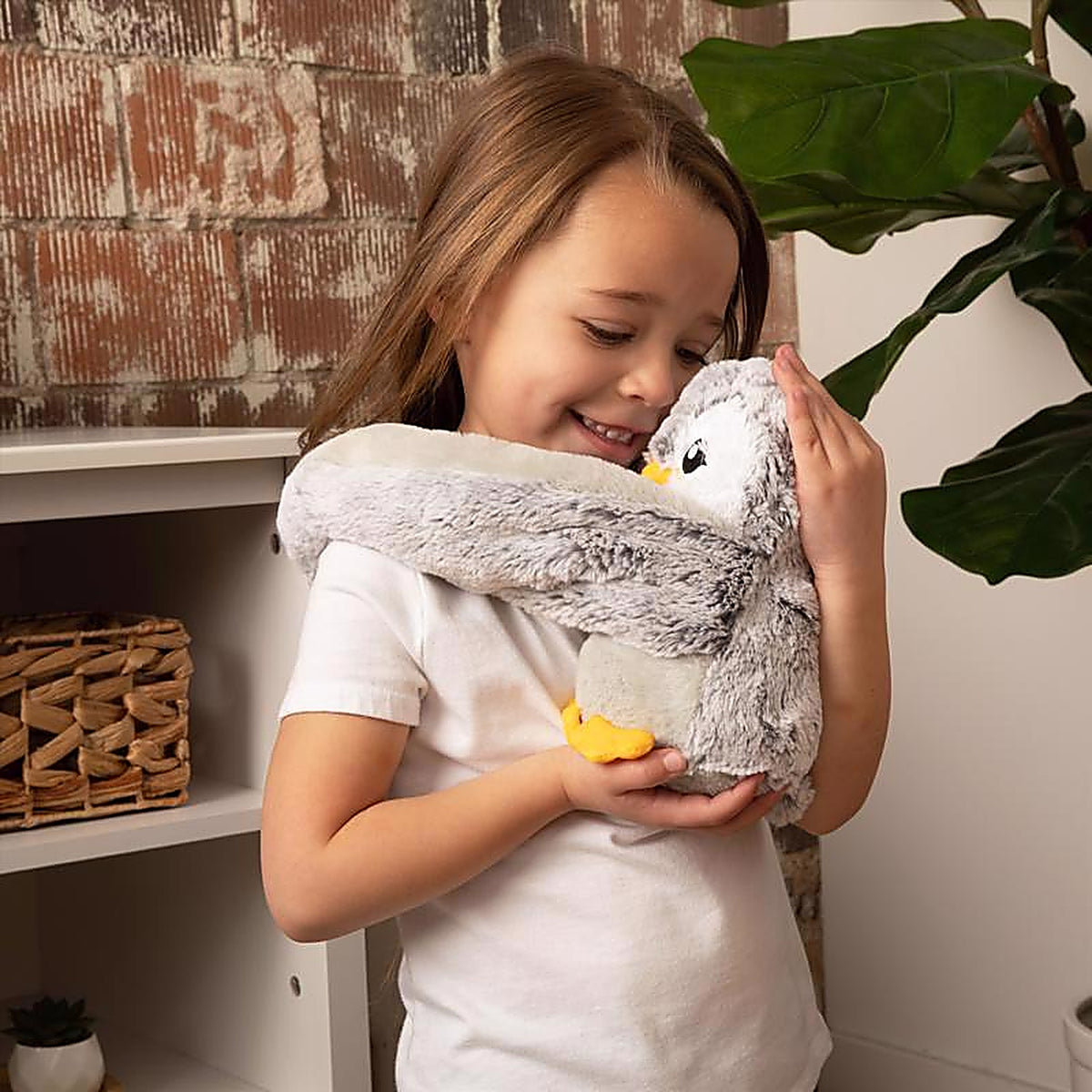 Hugimals World - HUG039PG - Hugarounds Pax the Penguin Weighted Neck and Shoulder Wrap Gray